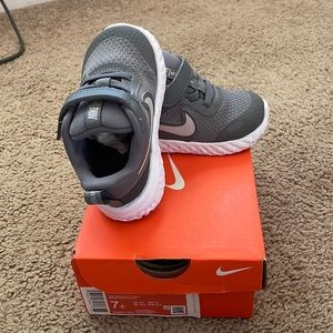 Never worn boys size 7c Nike Revolution sneakers grey with box